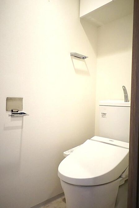■ロータンクを採用した温水洗浄機能付きウォシュレット