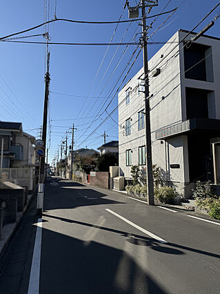 東側前面道路