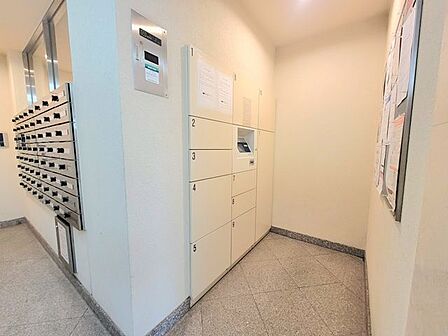 不在時の通販受け取りで重宝する宅配BOX
