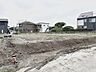 外観：周囲を落ち着いた住宅に囲まれ、これからの暮らしを自由に描ける広がりを感じさせる敷地です。