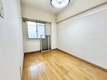 自然な光に包まれた、心地よい空間が広がります。