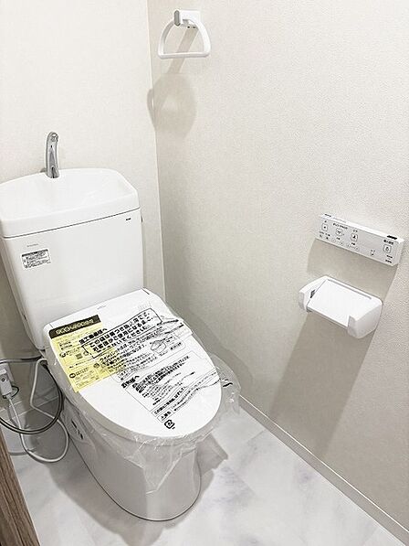 白を基調としたシンプルで清潔感のある空間が、日々の暮らしに心地よいゆとりをもたらします。