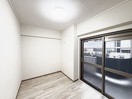 すっきりと整えられたシンプルな空間は、住まう方の感性に合わせて自由にコーディネートを楽しめます。