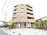 外観：落ち着いた色調のタイル貼りが洗練された印象を与え、街並みに静かに調和する佇まいです。