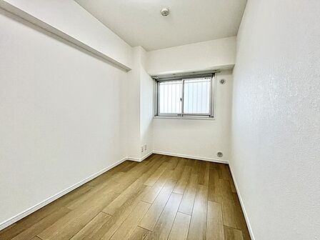 無駄を削ぎ落としたシンプルな空間は、静けさと心地よい調和に満ちた、自分らしく整えられる住環境です。