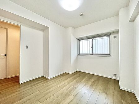 シンプルで無駄のない空間が、日々の暮らしに静かな安らぎと落ち着きをもたらしてくれます。