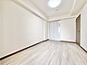 子供部屋：余計な装飾を削ぎ落としたシンプルな空間は、住まう人の個性を引き立てる穏やかな広がりを感じさせます。