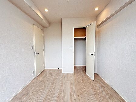 整然とした色調で統一された空間は、日々の暮らしに心地よい静けさと安らぎをもたらします。