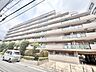 外観：街並みに馴染む落ち着いた佇まいと、調和のとれた穏やかな日常が感じられる外観です。