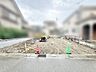 外観：閑静な住宅街の中にあり、新しい暮らしの始まりを静かに予感させる整った敷地です。