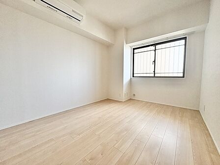 無駄な装飾を削ぎ落としたシンプルな空間は、住まう人の個性を引き立てる穏やかな余白をもたらします。