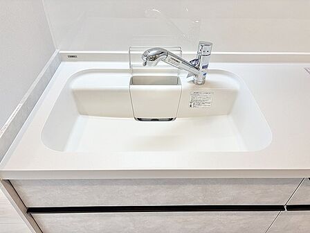 無駄な要素を削ぎ落としたミニマルなデザインが、日々の暮らしに心地よい清潔感と静かな安らぎをもたらします。