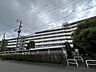外観：街並みに溶け込む落ち着いた佇まいで、穏やかな日常を感じさせる端正な外観です。