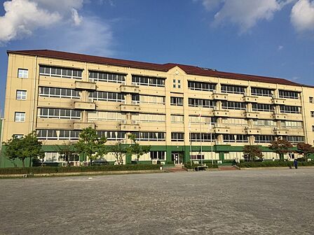 草加市立松江中学校（668m）