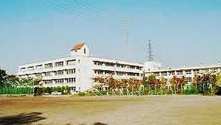草加市立谷塚中学校(1700m)