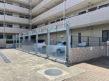 日々の暮らしを支える整然とした敷地内の環境が、住まう方の快適な移動をしっかりとサポートします。