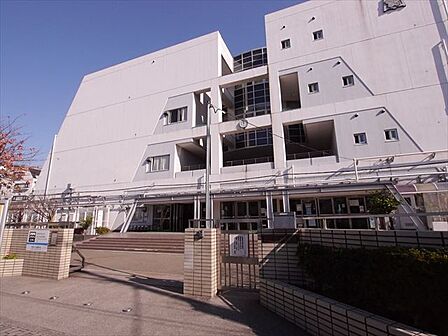 足立区立六月中学校（1040m）