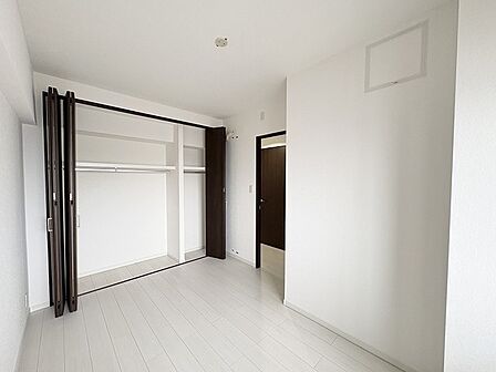 無駄を削ぎ落としたシンプルな空間が、心地よい静けさと美しい広がりをもたらします。