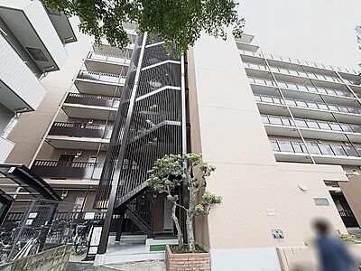 外観:澄み切った空気に映える端正な佇まいが心地よい暮らしの始まりを予感させる外観 外観:澄み切った空気に映える端正な佇まいが心地よい暮らしの始まりを予感させる外観