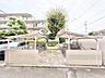 その他：緑豊かな街並みに調和する落ち着いた佇まいの敷地内スペース