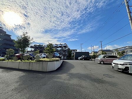広く見渡せる空が心地よく日常のフットワークを軽やかにしてくれる空間
