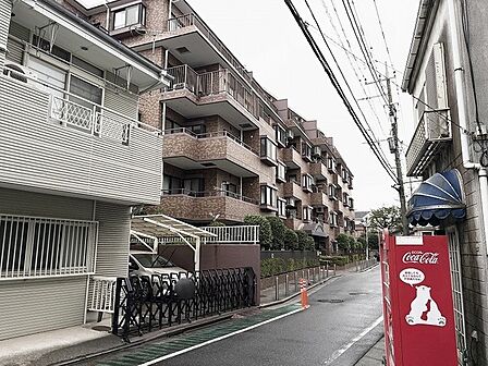 街並みに溶け込む落ち着いた佇まいが日常に心地よい安らぎをもたらします