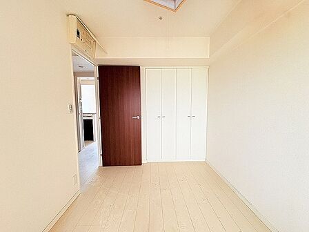白を基調としたすっきりとした内装が心地よい、穏やかな時間を過ごせるプライベート空間。