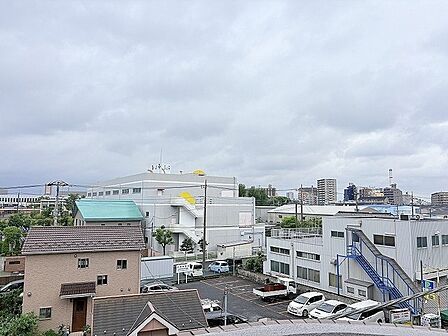 空が大きく広がる心地よい眺望が毎日の暮らしに開放感をもたらしてくれます