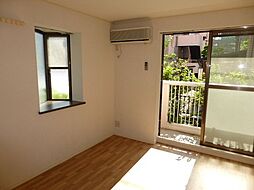 シュロス・プリーマ 1階1Kのリビング/ダイニング