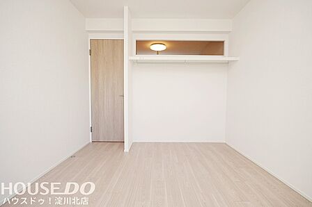 ■■本日内覧可能■■阪急各線利用可能な十三駅まで徒歩10分!4階部分の2SLDK。2026年6月リフォーム済で水回りも新調、即入居可能!15.7帖の広々LDKに全室洋室6帖以上のゆとりある空間です♪