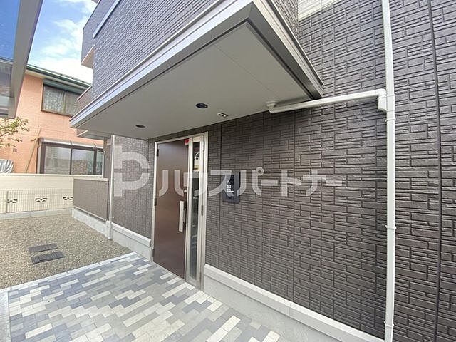 8 / 15