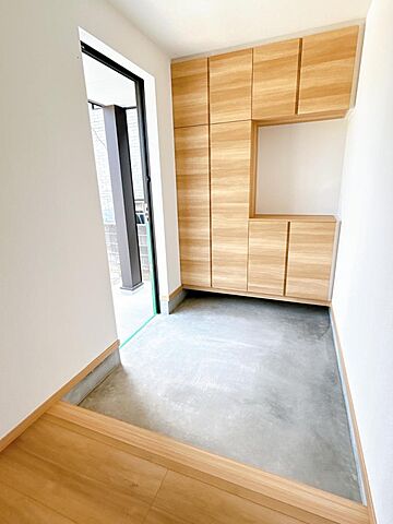 室内 射水市八塚343-1