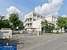 周辺：多摩市立東寺方小学校 900m