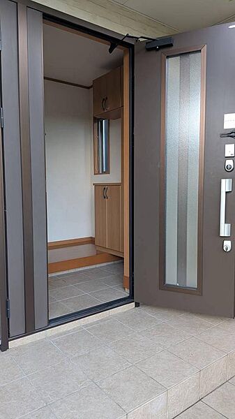 玄関を拡大表示