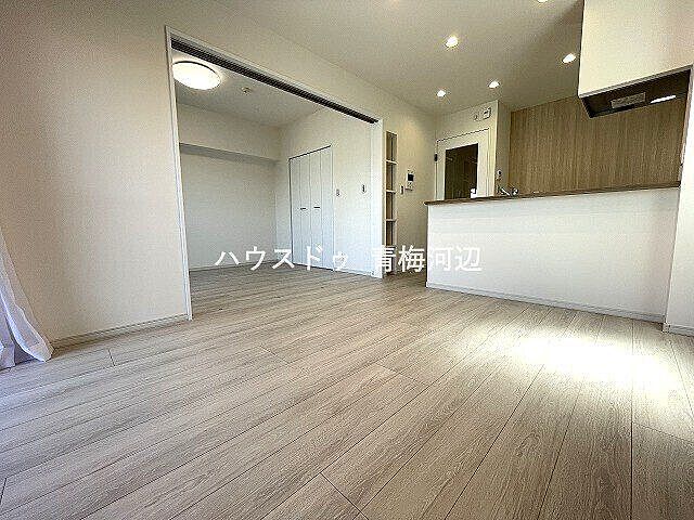 リビング/ダイニング エスカイア河辺霞台 3階/-