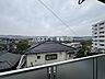 その他：眺望写真：遠くの山々や緑を一望でき、開放感あふれる景色を楽しめます。