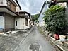 外観：【東側 前面道路】幅員約3m以下の前面道路です。