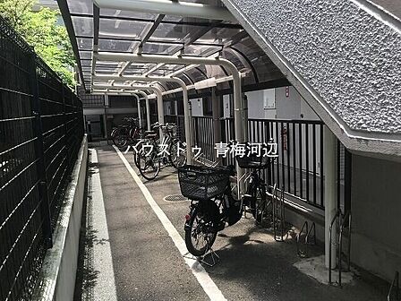 駐輪場:屋根付きの駐輪場なので、自転車を雨風から守ります。