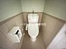 トイレ：トイレ：ウォシュレット付のトイレになります。ペーパーホルダーも1つ付いています。