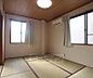 リビング/ダイニング：和室のお部屋は2面窓があります