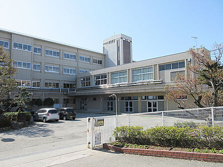 宝塚市立宝塚中学校（1918m）