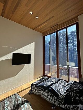 2階の洋室の一...