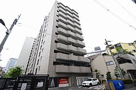 ファミーユ西梅田  ｜ 大阪府大阪市福島区福島5丁目（賃貸マンション3LDK・11階・65.82㎡） その1