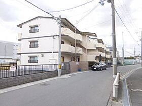 パストラル  ｜ 大阪府高槻市芝生町1丁目（賃貸マンション3LDK・2階・66.00㎡） その1