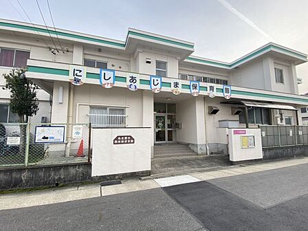 西味鋺保育園まで　240m　徒歩約3分●保育園前の畑で夏野菜やさつまいもを植え、収穫を楽しんだり、近くの公園や地蔵川の堤防に虫さがしに出かけたり、自然との関わりを大切にしています。