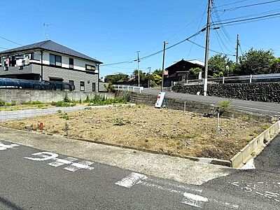 外観：〜西八王子駅徒歩27分　東南角地　建築条件無しの売地です〜