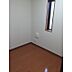 寝室：フローリング仕様の綺麗なお部屋です。