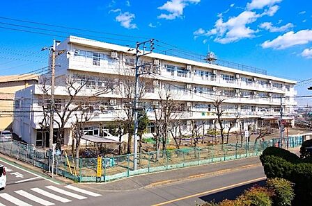 小川小学校まで約663m
