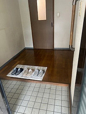 玄関を拡大表示