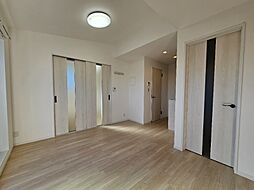 ＫｏｍｏｒｅｂｉＣｏｕｒｔ 3階1LDKのリビング/ダイニング